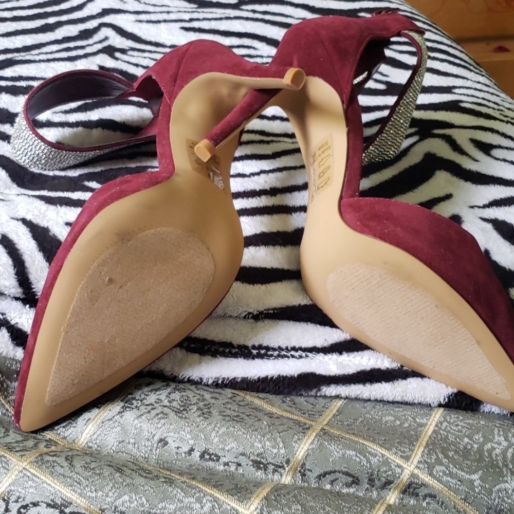 Heels - Picture 3 of 3